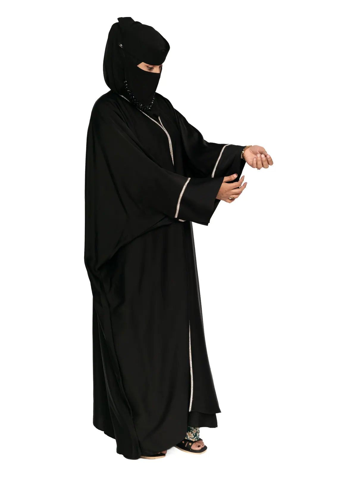 Black Piped Batwing Abaya in Black